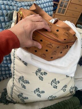 Crossbody bag